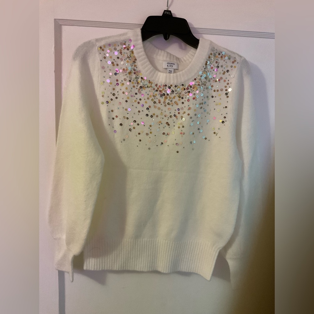 NWOT WHITE SWEATER SIZE PM